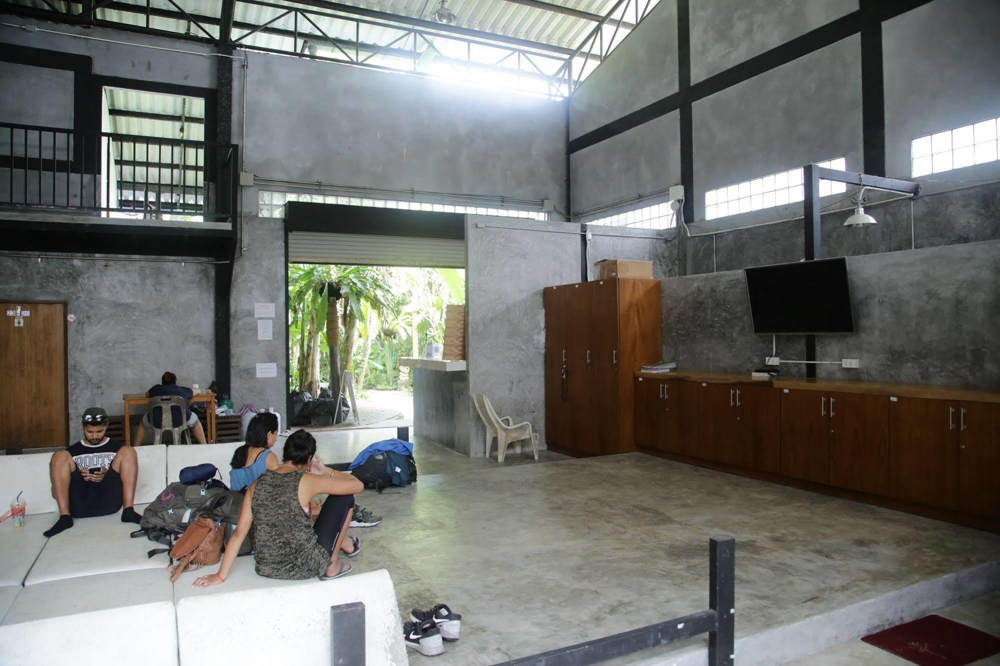 Oyo 585 Freedom Hostel @ Phi Phi Εξωτερικό φωτογραφία