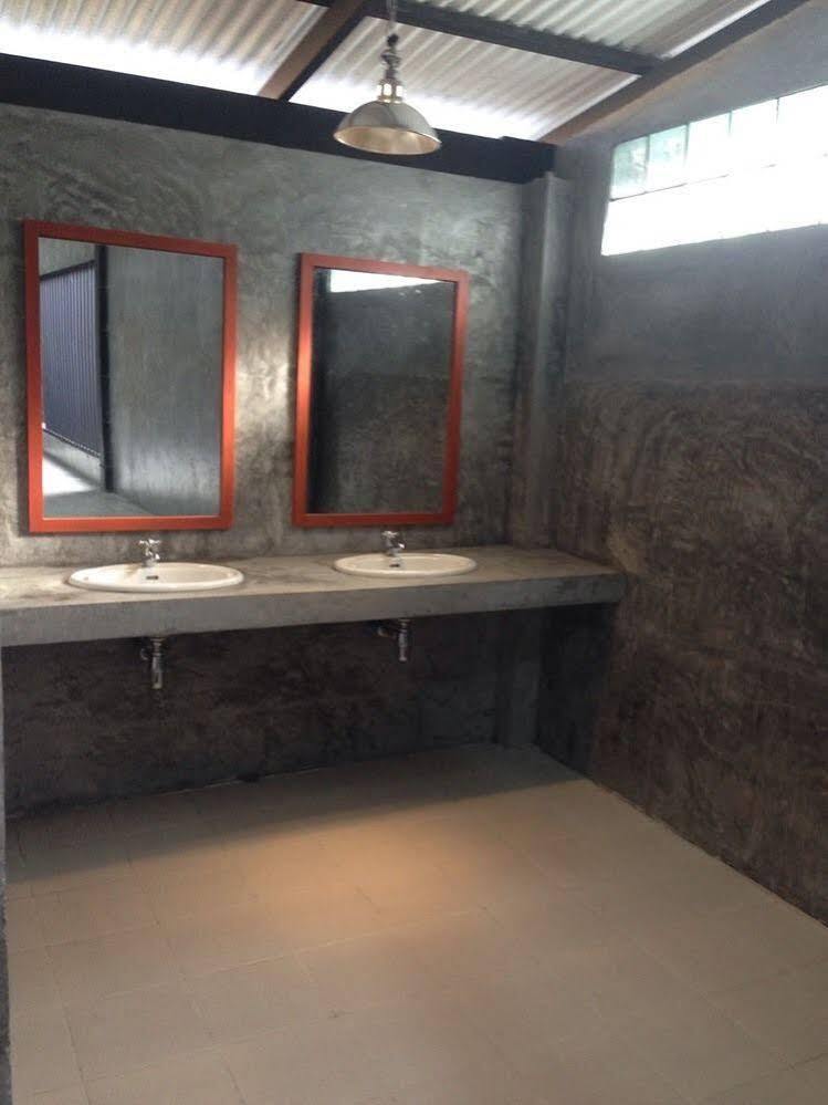 Oyo 585 Freedom Hostel @ Phi Phi Εξωτερικό φωτογραφία